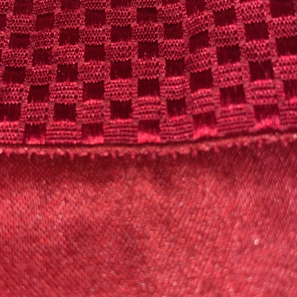 Set of 4 Placemats. Unbranded. 17.5 x 13. Waffle like texture. DEEP RED. Nice! - Picture 4 of 7